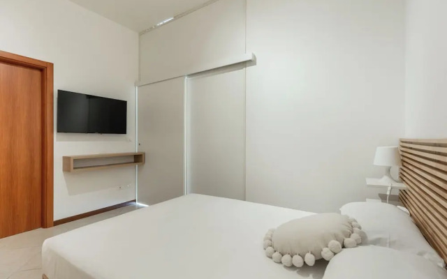 Light-Filled Flat by Wonderful Italy