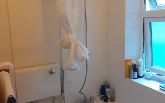 East London Apartmentsleeps2-garden-transportlinks