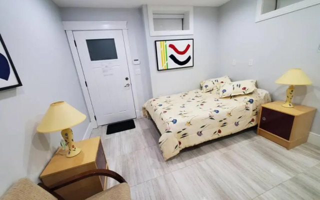 Cozy Guest Suite in Quiet Home with Private Entry