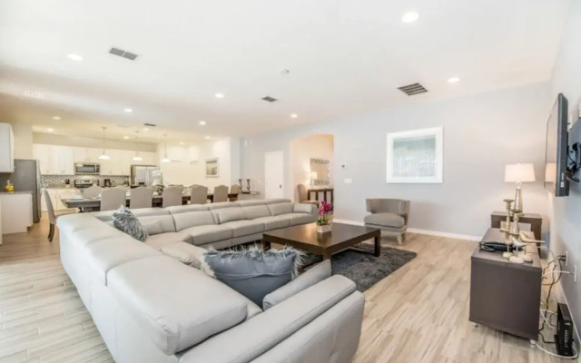 Oakwood Street Villa Solterra