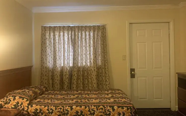 River Inn Motel