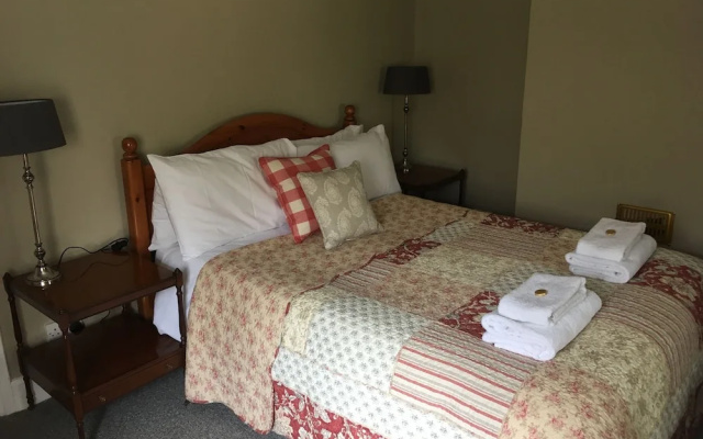 Gorselands Hall Bed and Breakfast