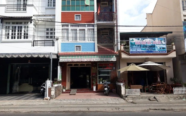 OYO 827 Bach Duong Hotel