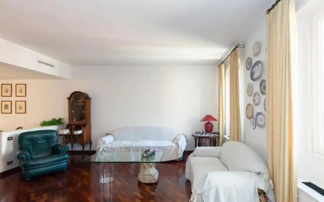 Dora Trevi Apartment