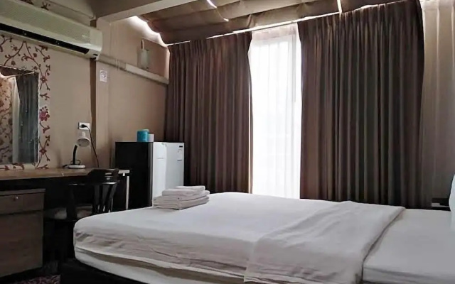 14 Plus 1 Hotel