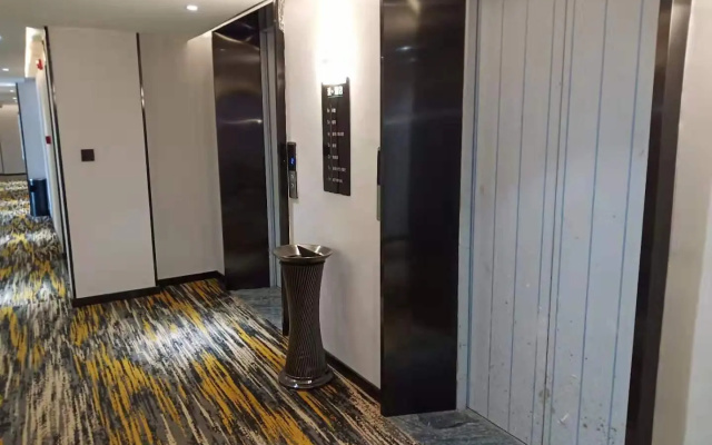 Pai Hotel Xingyi Wanfenglin High-speed Railway Airport