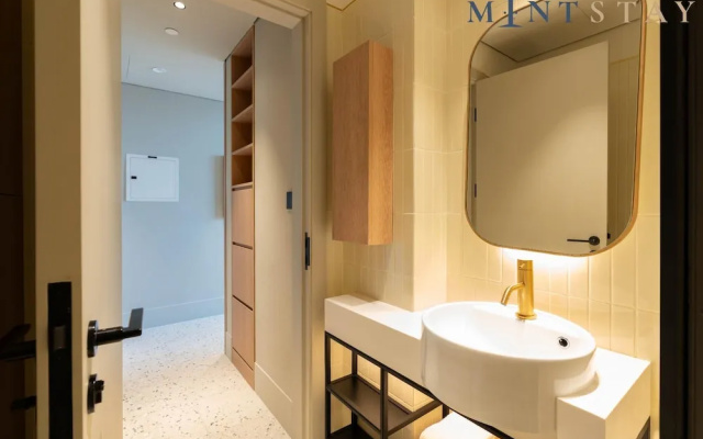 Convenient Studio w Burj Khalifa View