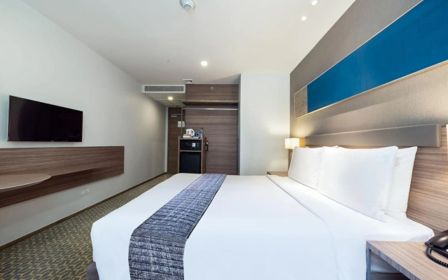 Отель Holiday Inn Express Bangkok Sathorn