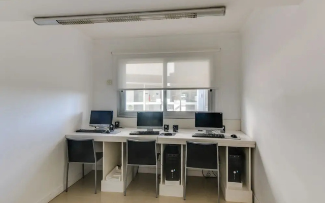 Comodo apartamento c/ piscina interior y exterior