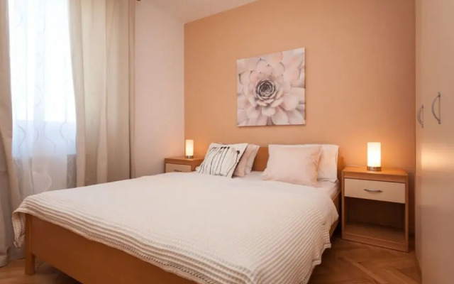 Villa Rosy Comfortable Holiday Residence