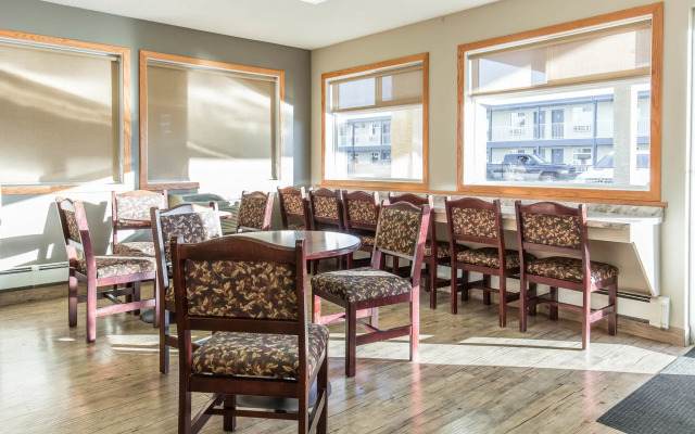 Empire Inn & Suites