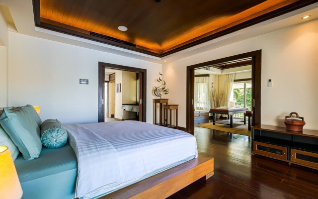 Luxury Mansion 6 BR on Golf Course JB