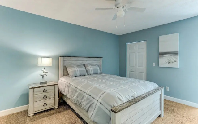Fernandina Shores Condo with Private Balcony and Access to Pool by RedAwning