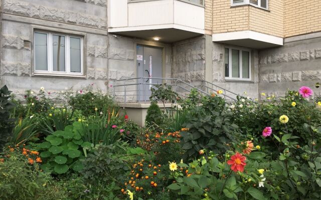 Lucky People Hostel вид на фасад