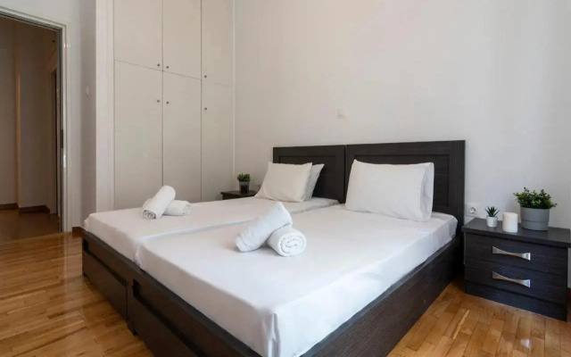 Modern 2BD apt in Athens , 3-min metro