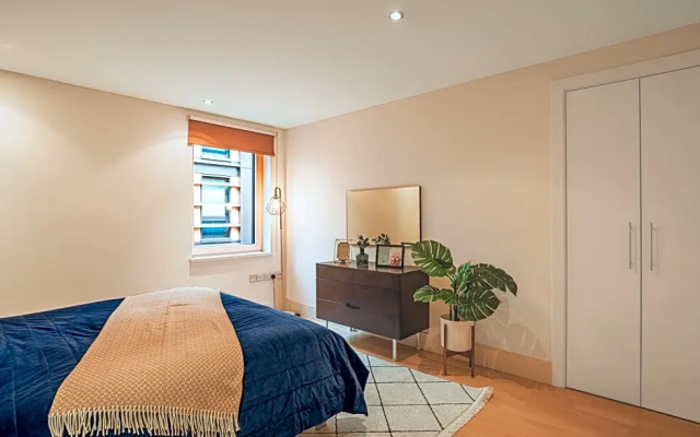 Luxurious Sir John Lyon Serviced Apartment