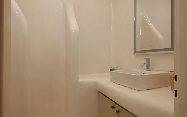 Luxury Apartment with Swimming Pool 2B