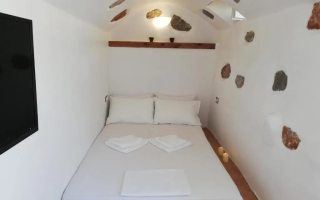 Yalos House