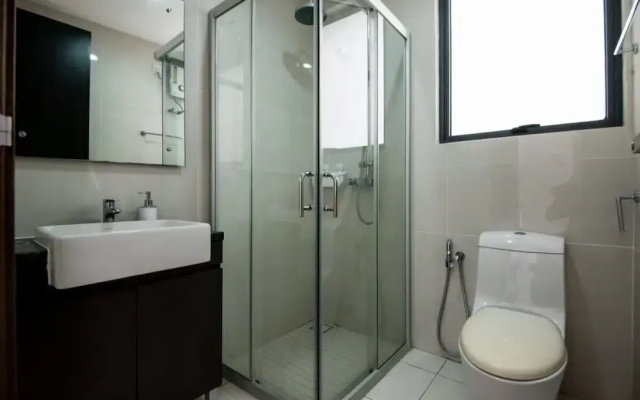A Stylish 2BR Suite, Water Views, Free Parking