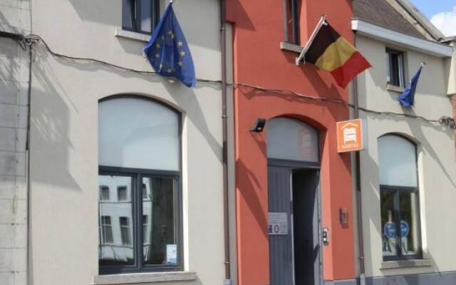 Brussel Hello Hostel вид на фасад