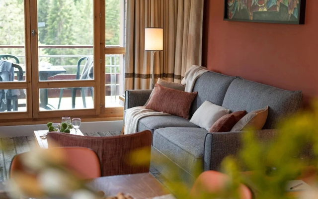 Mountain View Retreat With Balcony for 8
