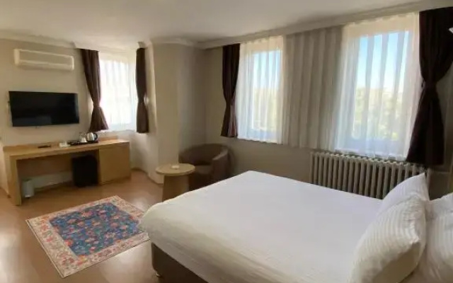 Üç Yıldız Hotel