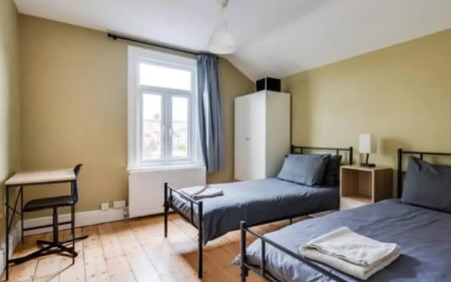 Summertown 4-br Family Home - Bright Spacious