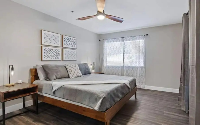 Beautiful Newly Remodeled 2-bdrm Biltmore Condo!