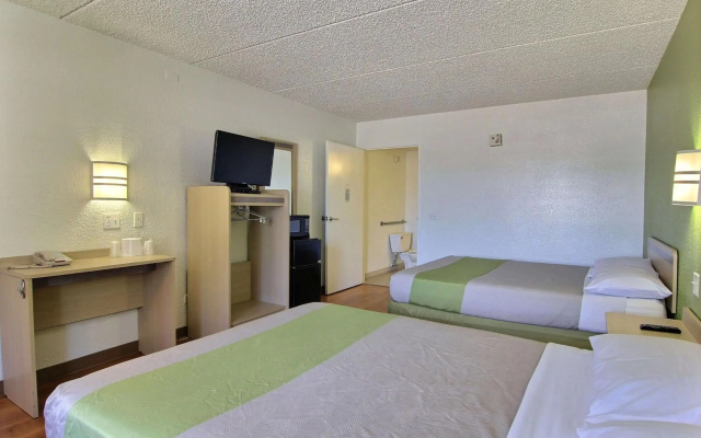 Motel 6 Austin, TX - Central Downtown UT