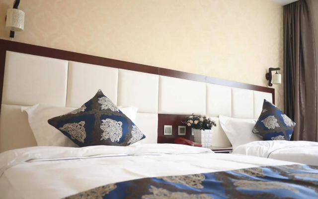 Kunming July Hotel