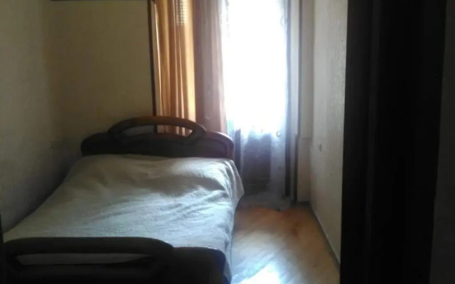 Mzias Apt 4