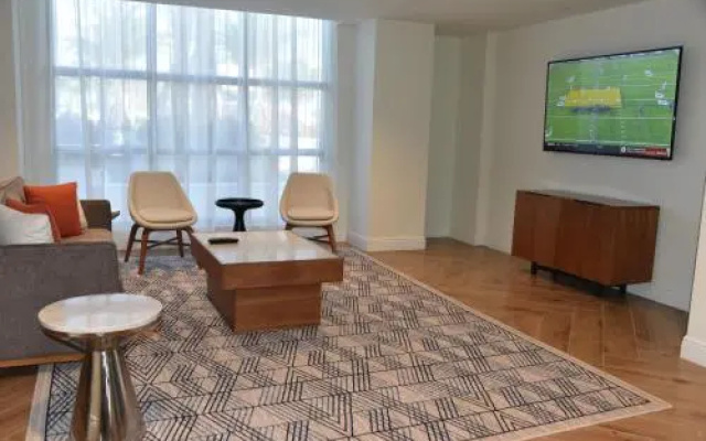 Luxury 2br Residences W Panoramic Balcony