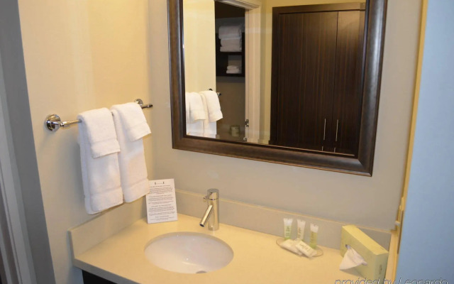 Staybridge Suites Bowling Green by IHG