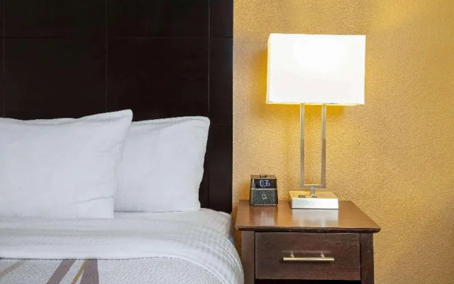 La Quinta Inn And Suites Las Vegas Tropicana