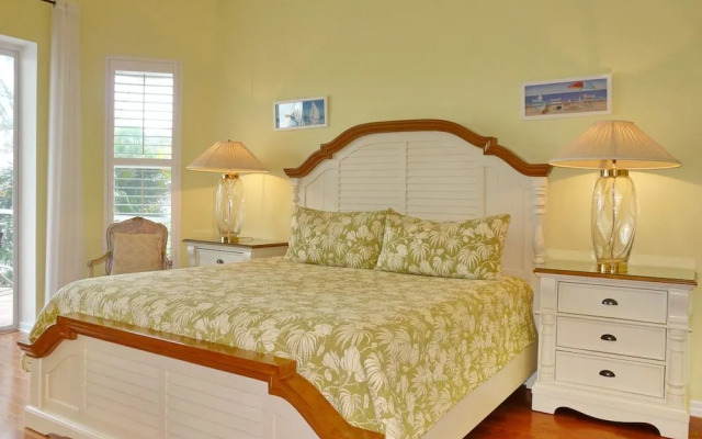 Waterfront Home With Views, Pool and Walk to Beach