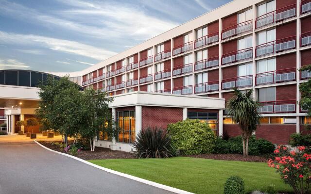 Отель Crowne Plaza London - Heathrow вид на фасад