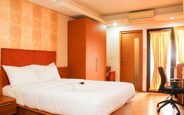 Cozy Stay Studio Apartment (No Kitchen) At Metropark Condominium Jababeka