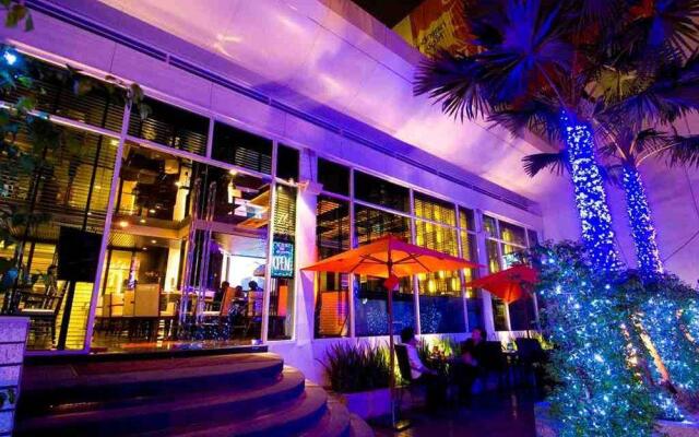 Отель FuramaXclusive Asoke, Bangkok вид на фасад