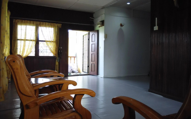 Sakura Tupong Guest House