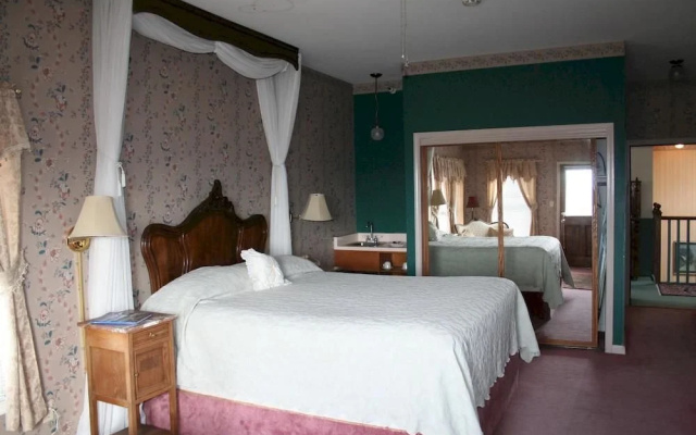 Gold Hill Hotel