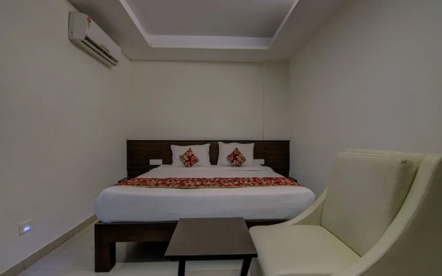 OYO 15108 Hotel Galaxy Inn