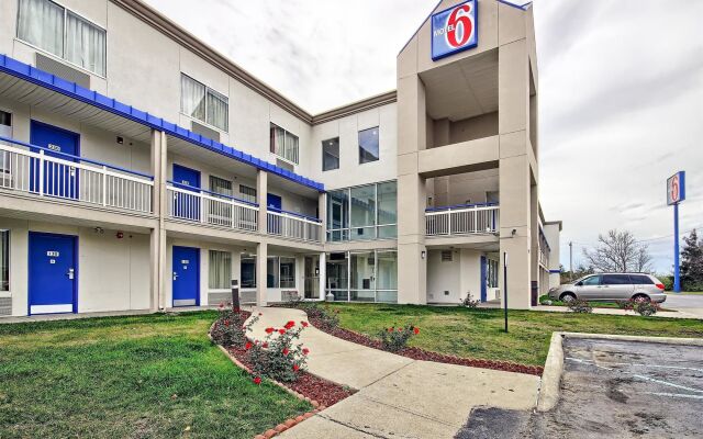 Отель Motel 6 Columbus West Колумбус вид на фасад