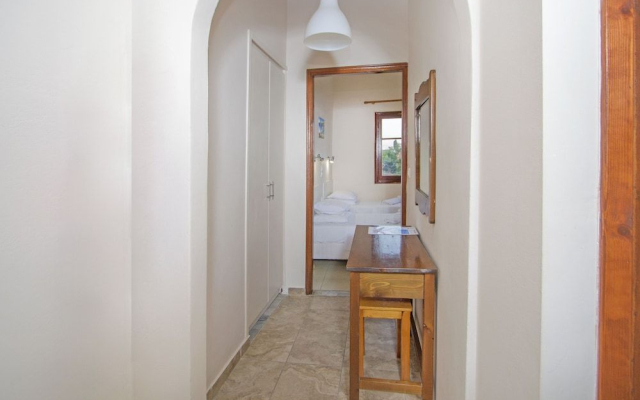 Nikolouzos Sunny Estate