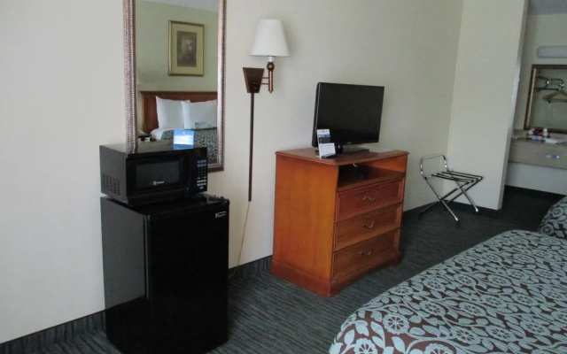 Days Inn By Wyndham Titusville Kennedy Space Center