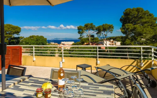Nice Apartment With Terrace and sea View