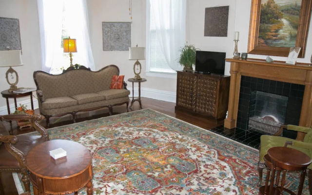 Laurel Manor Bed and Breakfast