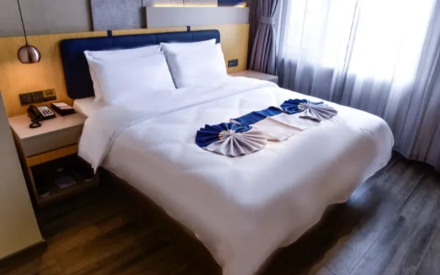Homeinn Selected Hotel (Longkou Huanhai Middle Road Government Square)