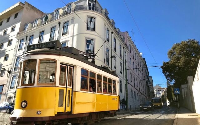 Отель Casa da Estrela Next to Tram28 Лиссабон вид на фасад