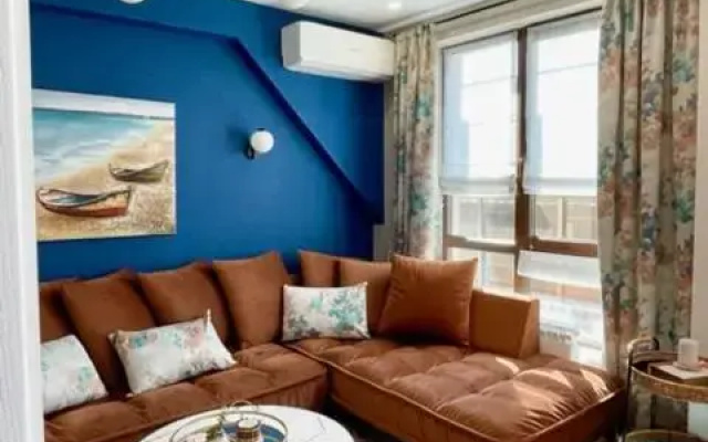 Executive 2 Bedroom Apartment + Parking