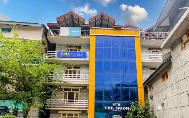 Fabhotel The Moon